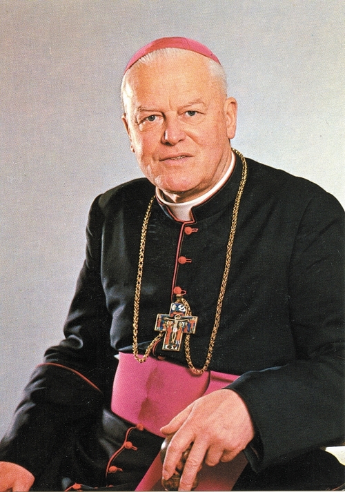 Bischof Bruno Wechner - Portr?t - sitzend - farbe